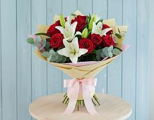 Букет цветов из:  Лилии и Розы в Северское