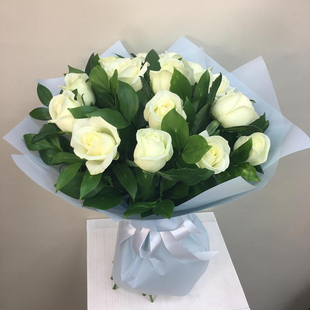 Букет 15 Белых роз Проуд в Северское