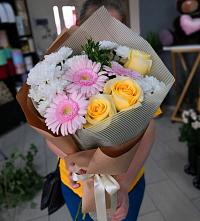 Букет цветов из:  Герберы, Розы и Хризантемы в Северское