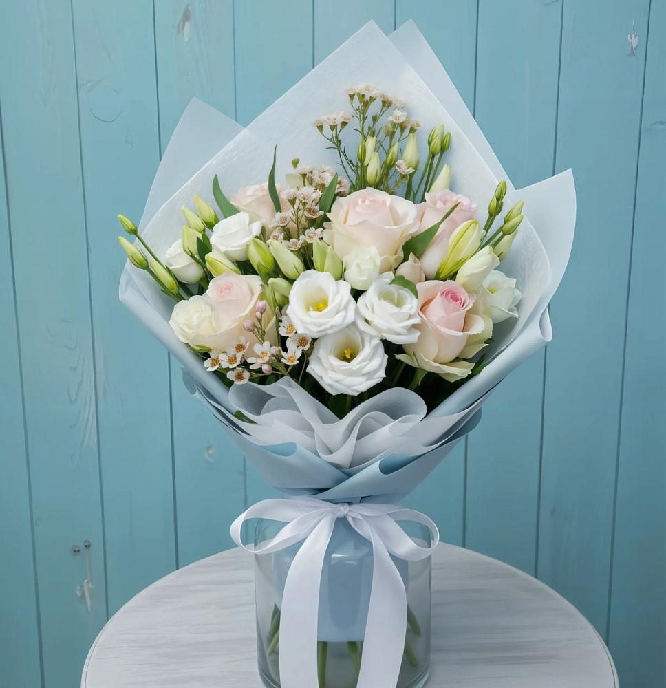 Букет цветов из: Розы и Лизиантусы в Северское