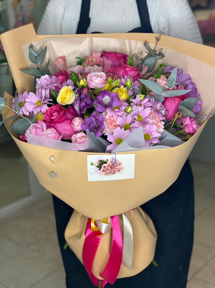 Букет цветов из: Хризантемы, Гвоздики и Альстромерии в Северское