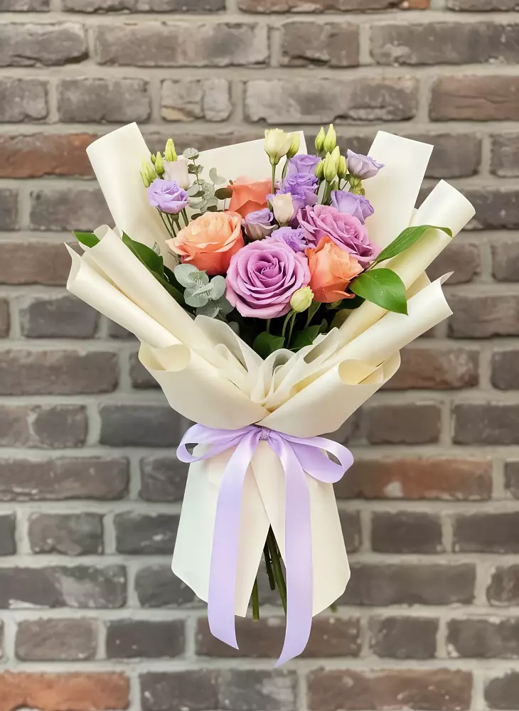 Букет цветов из: Лизиантусы и Розы в Северское