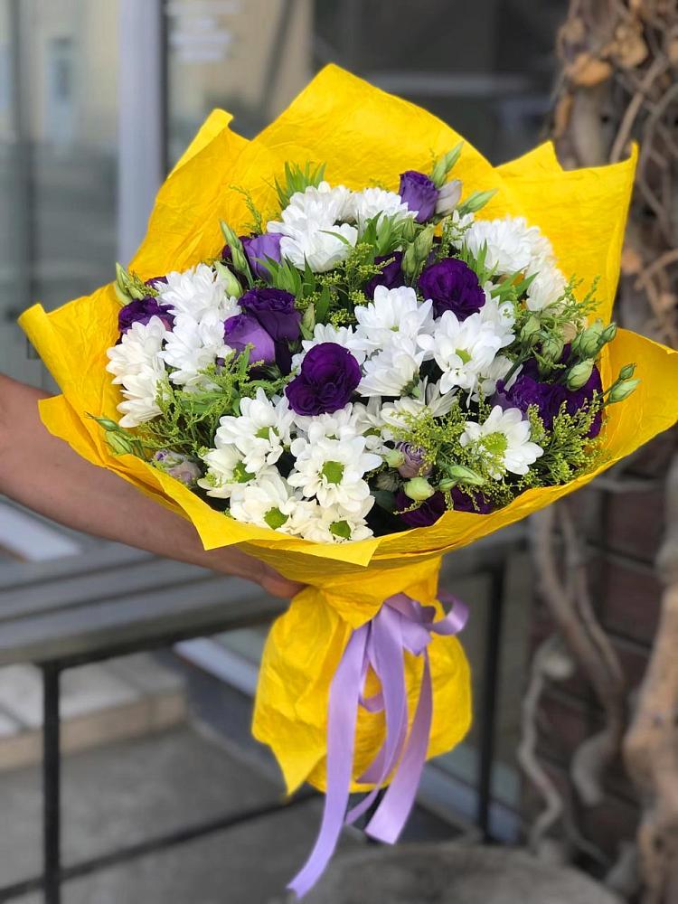 Букет цветов из: Ирисы, Хризантемы и Ромашки в Северское