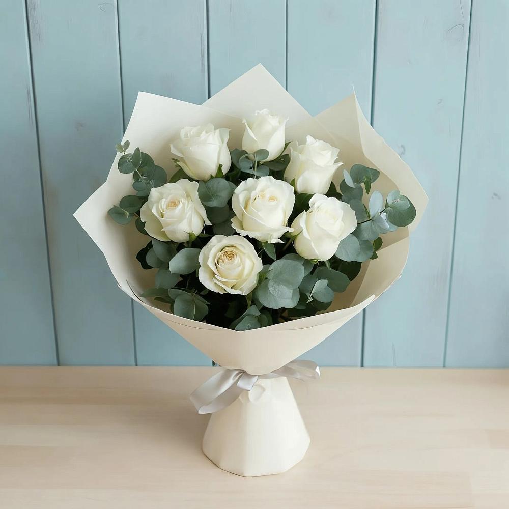 Букет Белые розы в Эвкалипте в Северское