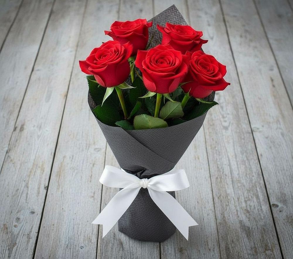 Букет 5 Красных роз Эдлесс Лав в Северское