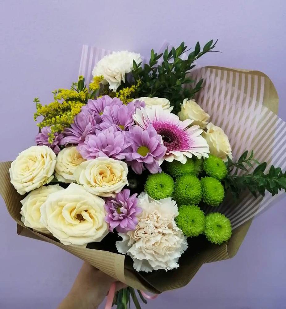 Букет цветов из: Хризантемы, Розы, Гвоздики и Герберы в Северское