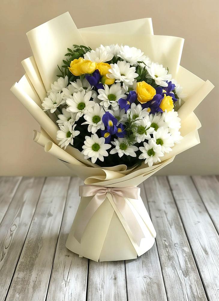 Букет цветов из: Ирисы, Хризантемы и Розы в Северское