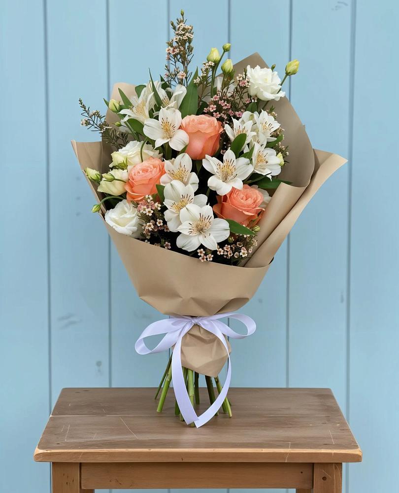 Букет цветов из: Альстромерии, Лизиантусы, Розы и Хризантемы в Северское