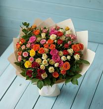 Букет Микс из разноцветных кустовых роз в Северское